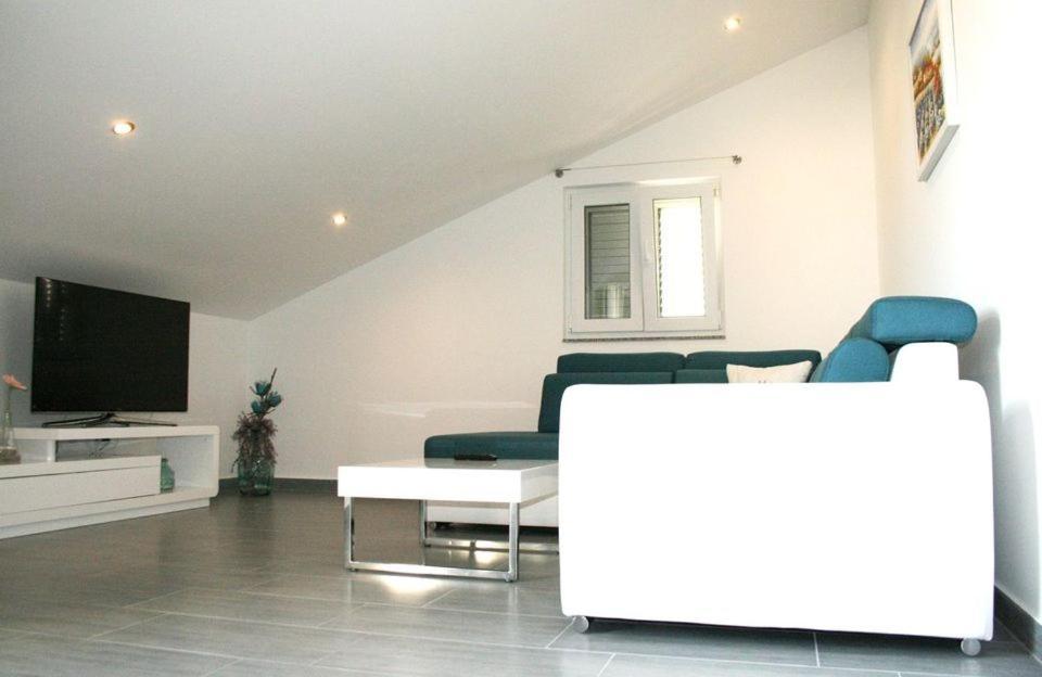 White Anchor Apartment Vodice Exterior photo