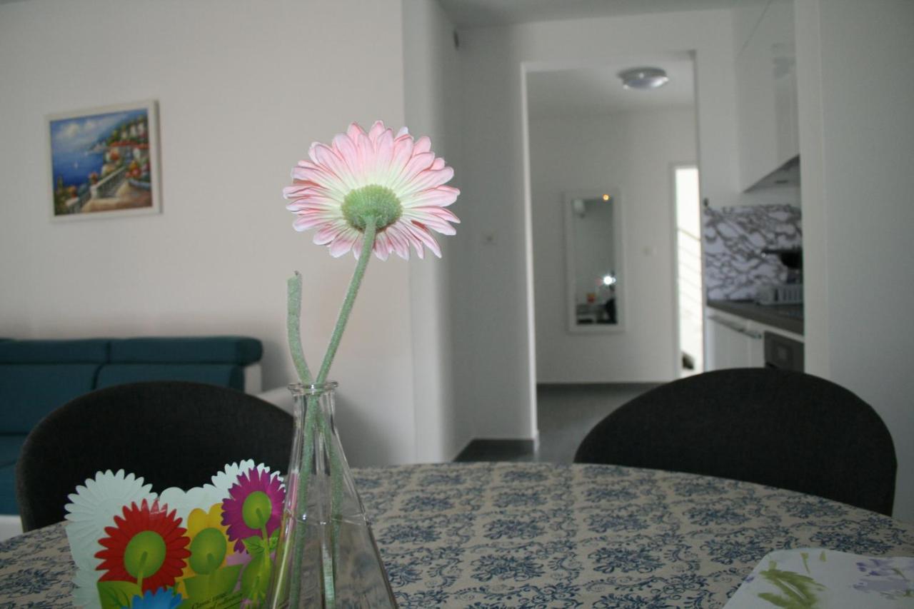 White Anchor Apartment Vodice Exterior photo